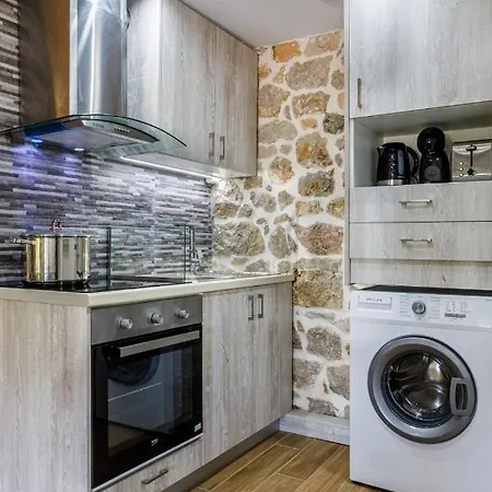 Semesterbostad Adrian's Luxury 2 *